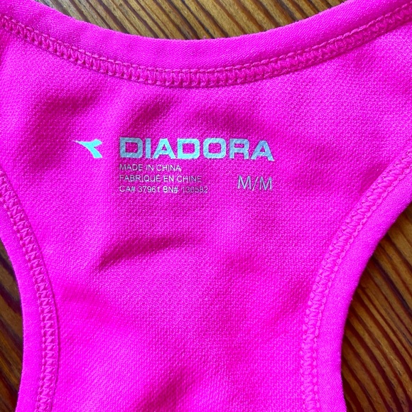 Diadora Women’s Sports Bra - NWOT - Picture 3 of 4